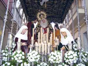Procesionan junto a la Virgen, San Juan y las tres Marias 